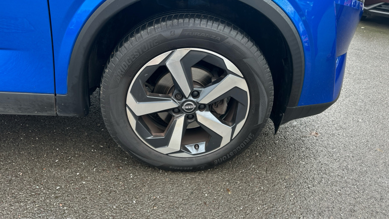 Nissan Qashqai 1.3 DiG-T MH N-Connecta 5dr Petrol Hatchback